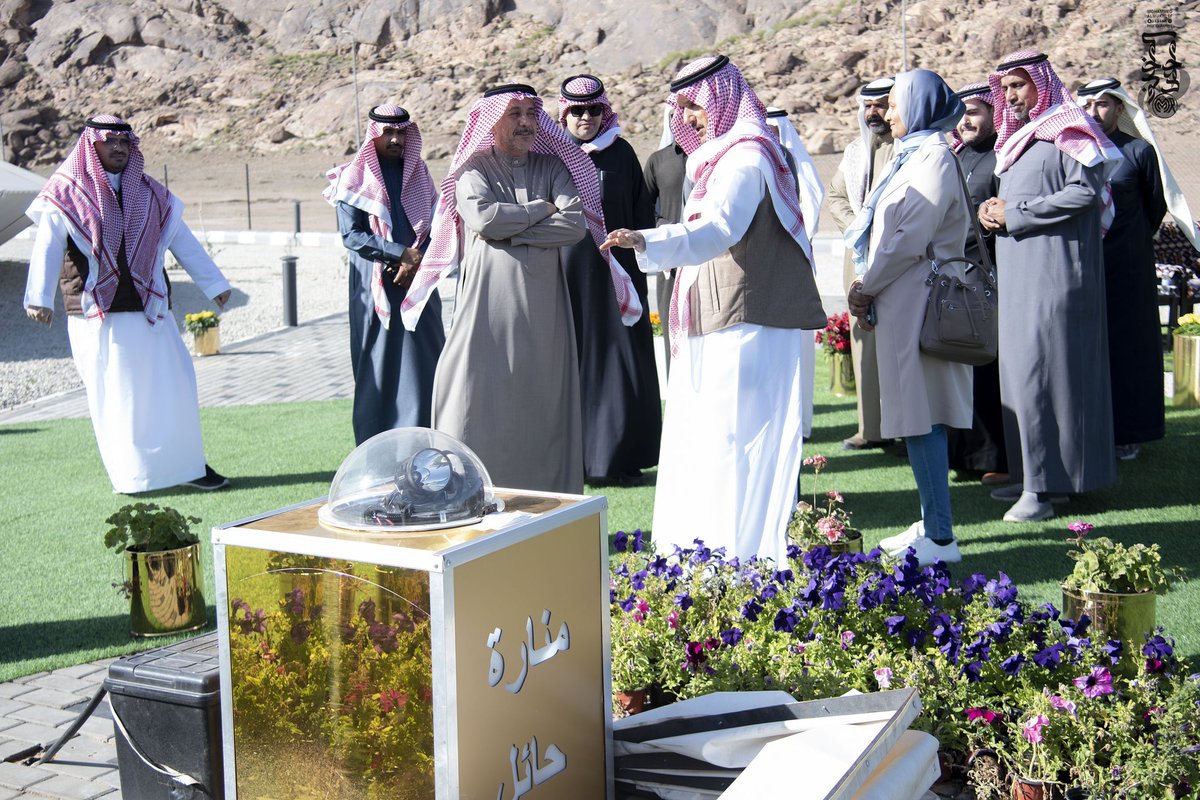 hz1sar's tweet photo. استقبل صاحب السمو الامير بدر بن فهد الفيصل ال سعود رئيس مجلس ادارة الجمعية السعودية لهواة اللاسلكي ؛ سعادة الرئيس التنفيذي لهيئة تطوير محمية الملك سلمان بن عبدالعزيز الملكية @KSRNReserve الاستاذ عبدالله بن احمد العامر والوفد المرافق له بـ #منارة_حائل_الفضائية .
واطلع سعادته والوفد المرافق على منارة حائل الفضائية التي تحتوي على اكبر تلسكوب راديوي بالشرق الاوسط .
وتم عقد اجتماع لمناقشة اوجه التعاون بين الطرفين من خلال مذكرة التفاهم التي تم توقيعها سابقاً .