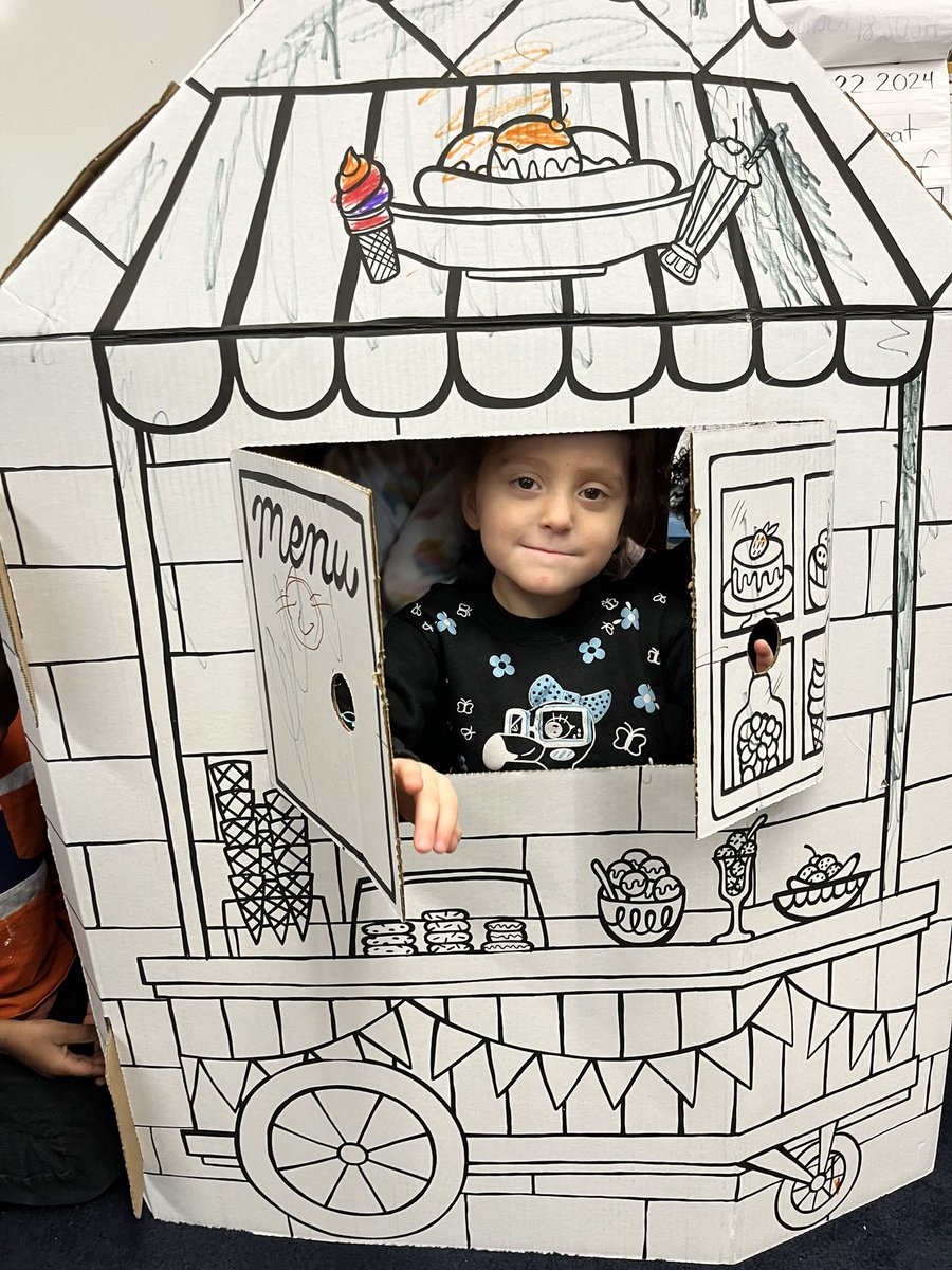 Students were excited to colour the house and bus and had so much fun working together! <a href="/PrinceEdwardPS/">Prince Edward Pacers</a> #earlyyears #collaboration #dramaticplay