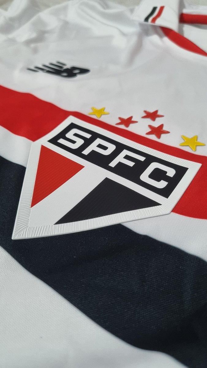 FCSilvaO's tweet photo. Não gastei 450 numa camisa, mas sim numa obra de arte das mais refinadas.

 Em detalhes: https://t.co/9UAK1v3Wb9