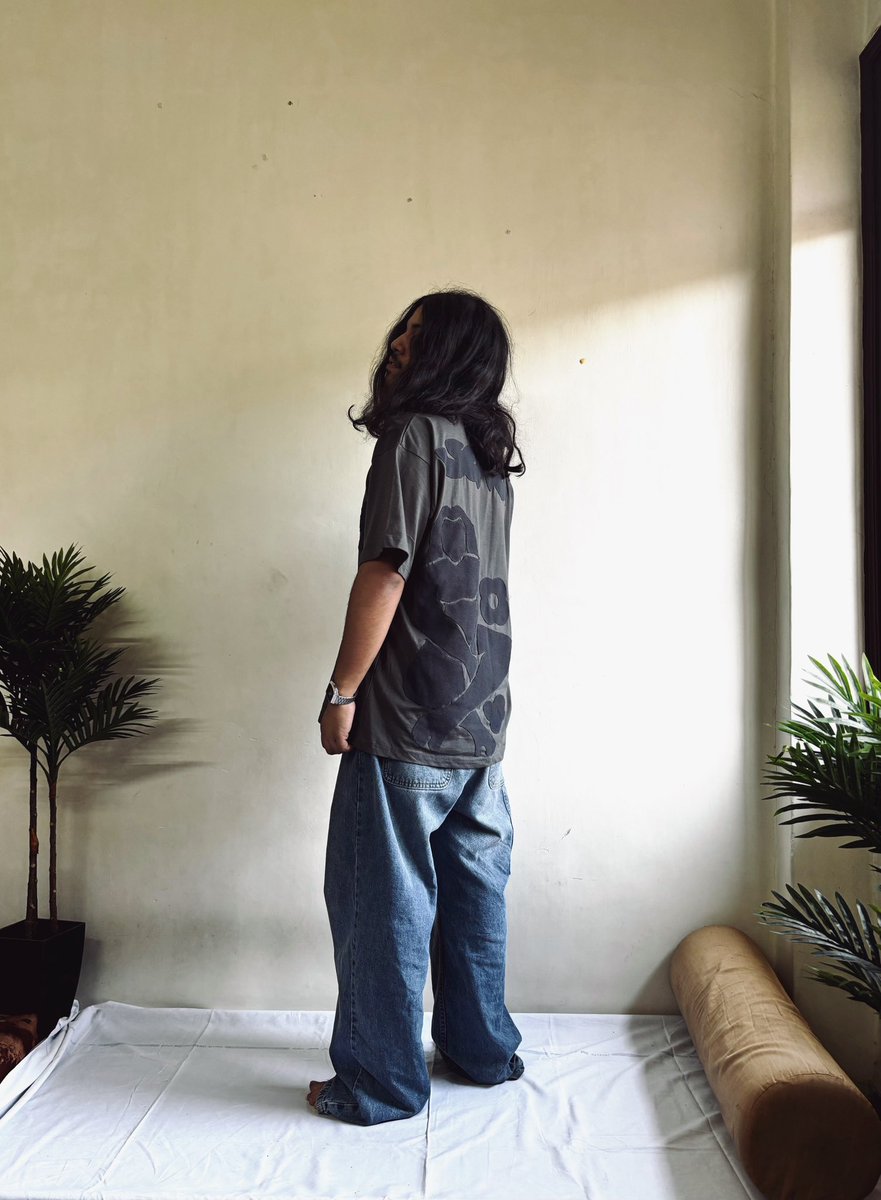 pranay_shady's tweet photo. @nigoldeneye NIGO you are like a guru (teacher) to me. I’m a designer from India rn I’m a small fry but with hardwork I shall someday get a chance to meet you😌

These are few pieces I created myself handcrafted n shizzz…..sentir.in on instagram If y’all looking at it. https://t.co/HvQxRGUP7j