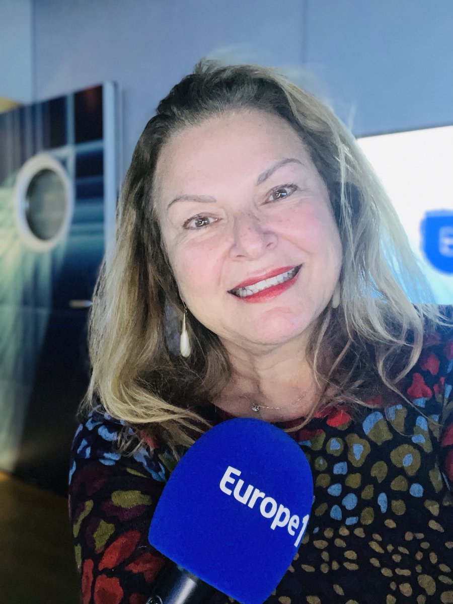Libreantenne@europe1.fr 0180203921 22h-1h @europe1 Julia, Florian, Julien et moi nous vous attendons nombreux 🎁🧡🎁