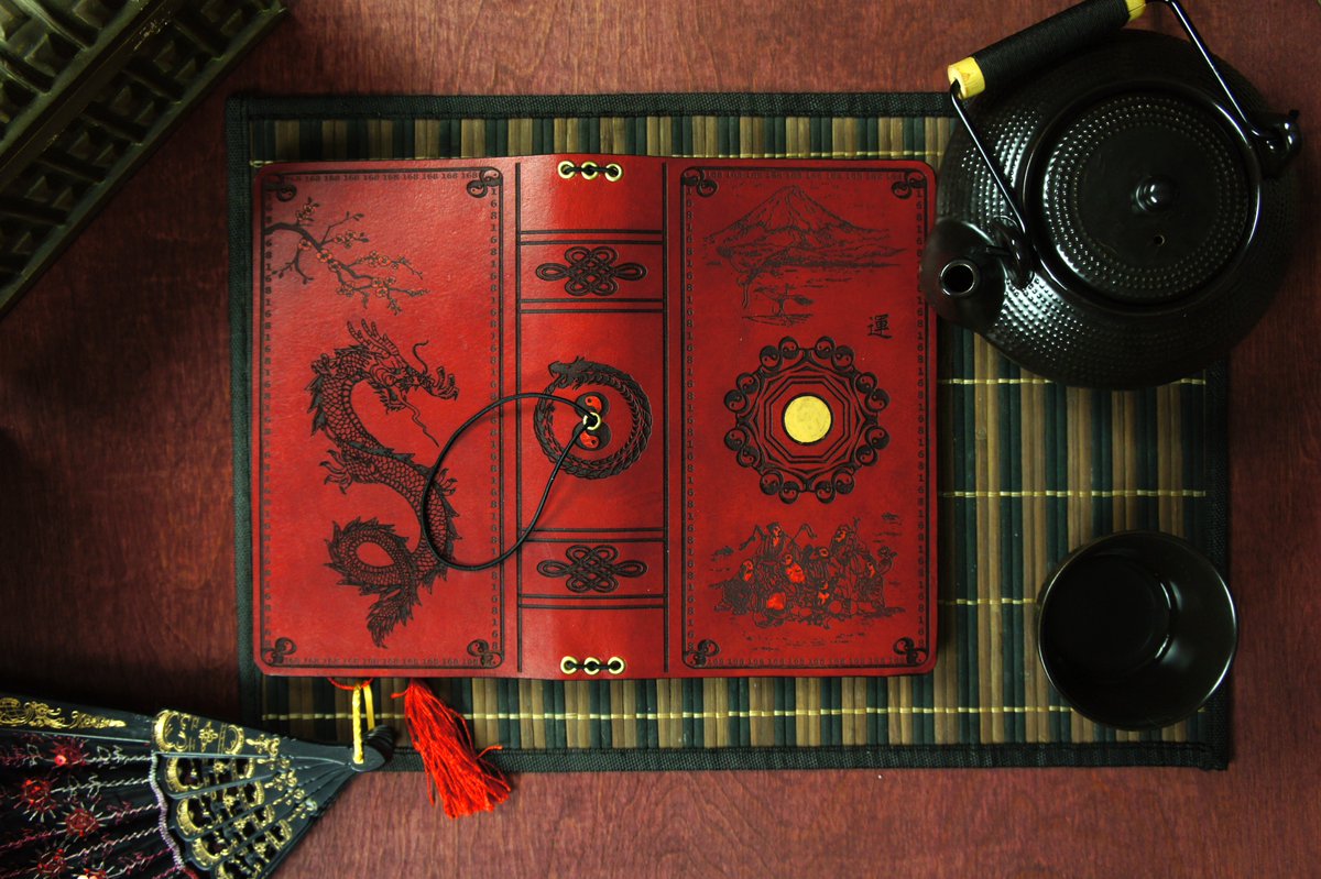 AltGuild's tweet image. It's the year of the DRAGON! Increase your good fortune and luck with this lucky find. Available in A5 and many other sizes to suit your needs @ Altguild.com
#YearOfTheDragon
#travelersnotebook
#travelersnote
#plannercommunity 
#bulletjournal
#planneraddict
#bunbougram