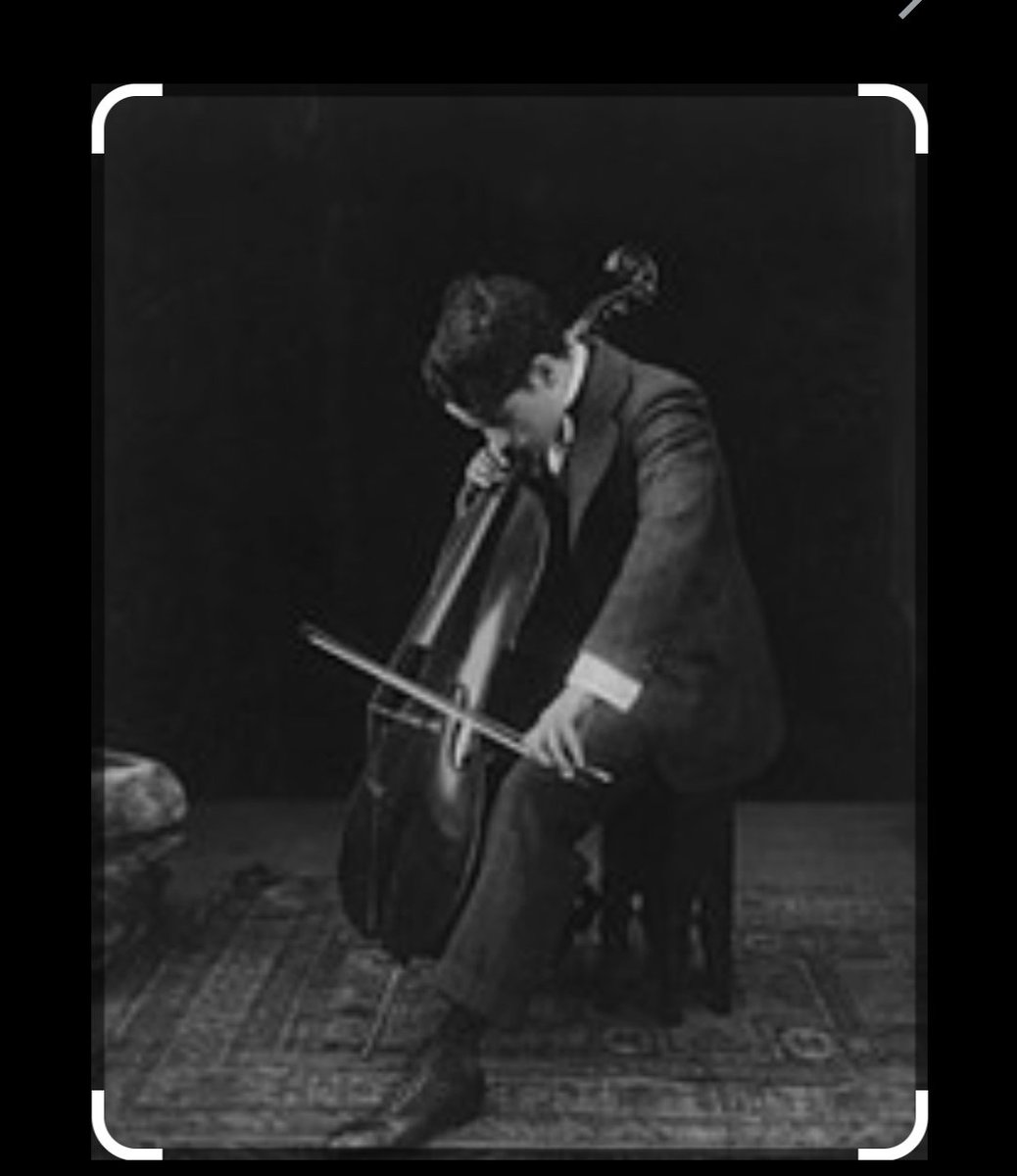 إذا كنت لا تستطيع
أن تضحك أكثر من
مرة لنفس النكتة...
فلماذا تبكي
العديد من المرات
لنفس الوجع.؟؟؟!! 

 #شابلن