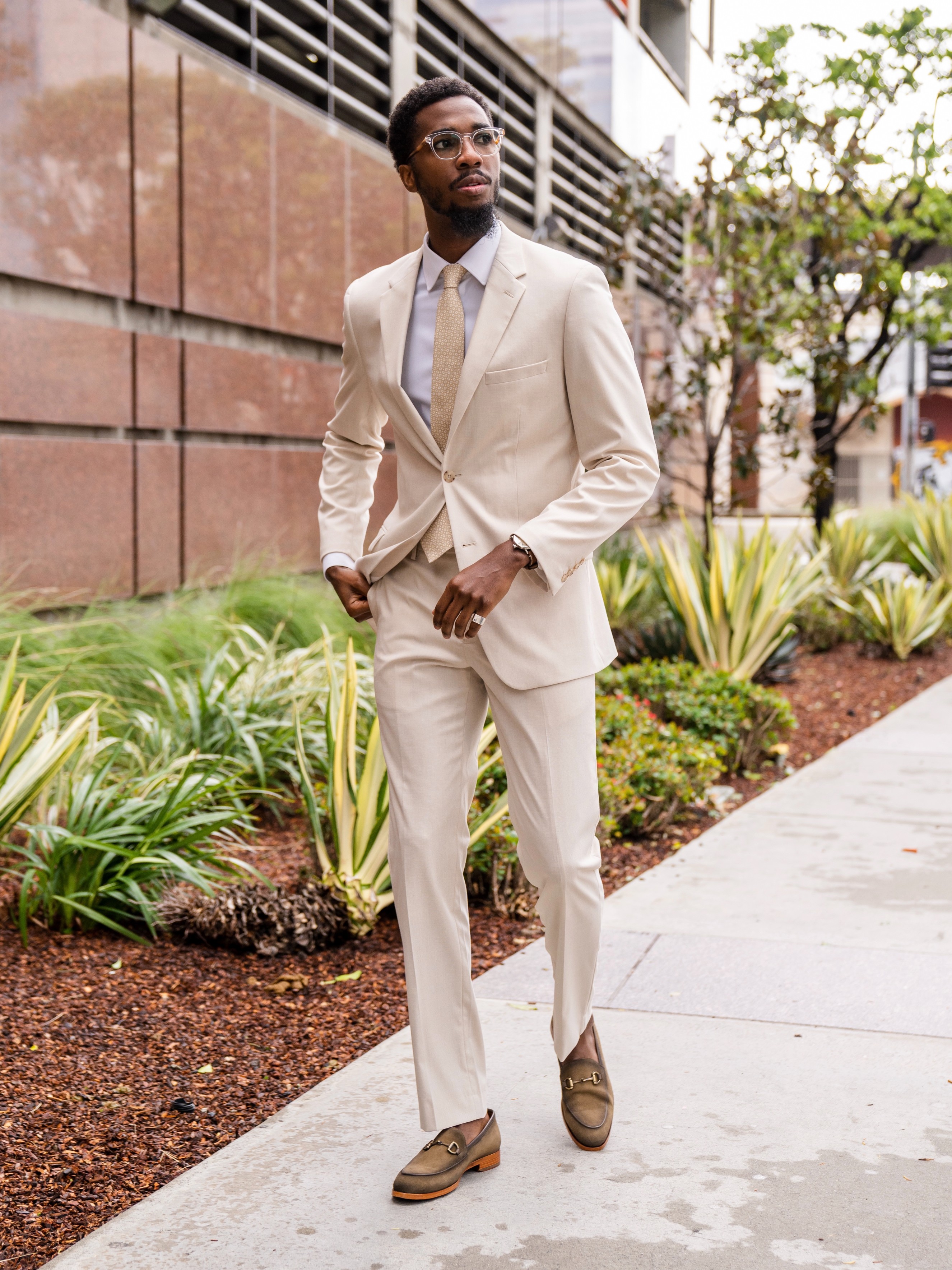 indochino on X: Looks so good you'll be turning heads, even your own.  @Mrrlittle looking extra sharp in our Hartley Cotton Stretch Khaki Suit.   / X