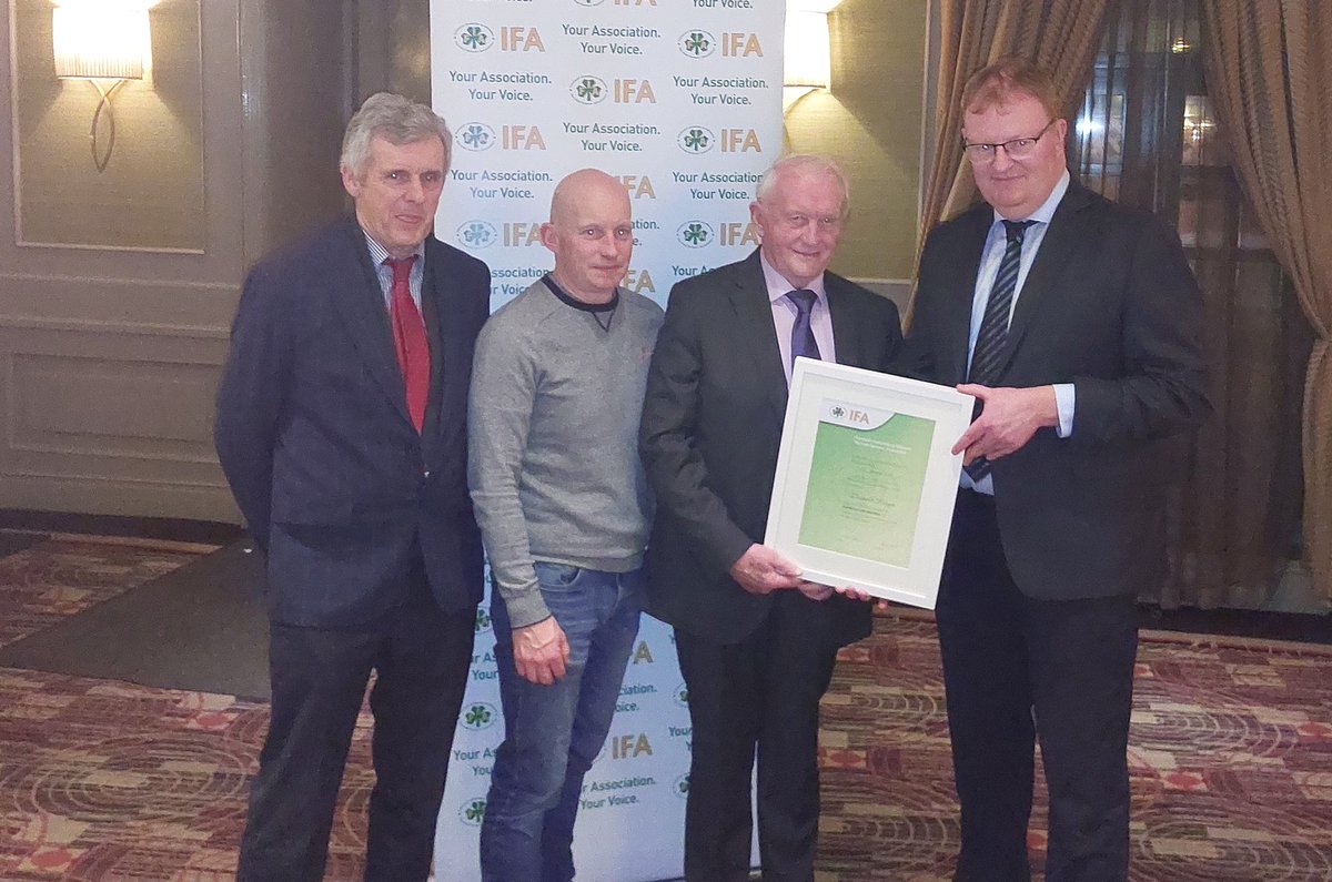 Pictured receiving @IFAmedia Honorary Life Membership from @farmersjournal editor Jack Kennedy is Diarmuid Horgan from Coolnasmear branch. Also pictured is Diarmuid's son Tomás & Waterford Chair John Heffernan. @wlrfm @DungarvanLeader @DungarvanObserv