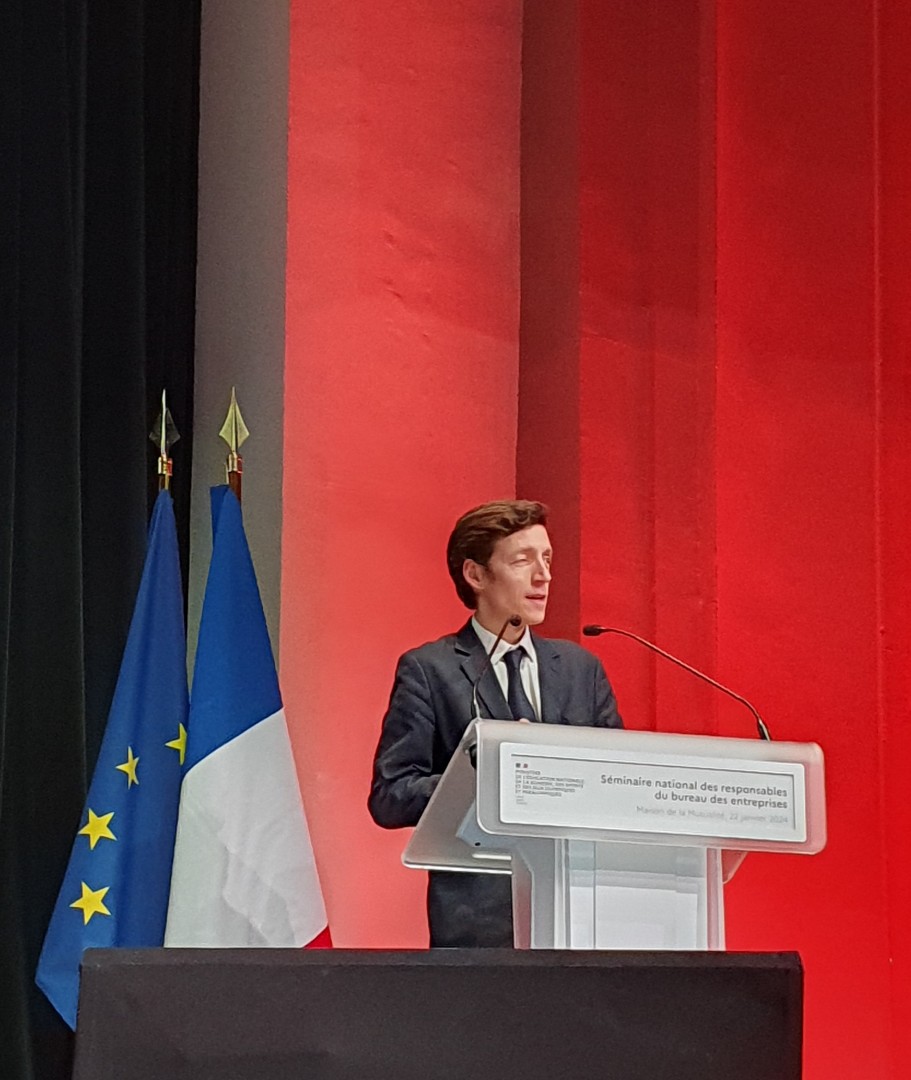 Vous étiez 1200 responsables des bureaux des entreprises des lycées professionnels réunis aujourd'hui, venus de tous horizons pour la reussite des élèves ! Merci pour votre action aux côtés des DDFPT et des chefs d'établissement ! @aoc

eduscol.education.fr/3857/un-bureau…