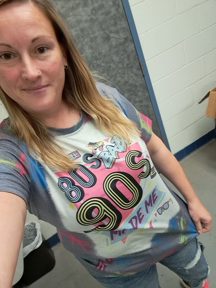 ElishaKentner's tweet photo. 90s day at work! Had the perfect shirt to wear! 80's born 90's made me. #90sDayAtSAISD https://t.co/1Z2ZmjTTzJ