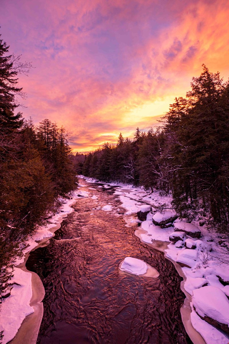 TuckerCounty_WV's tweet photo. What a week it has been!
96'' of #snowfall so far this winter in Canaan Valley.  When it finally stopped snowing we were able to capture a fantastic sunrise over the Blackwater River.
#gettuckered @capitalweather @WVtourism @WHSVaubs https://t.co/lixP5kFv9z