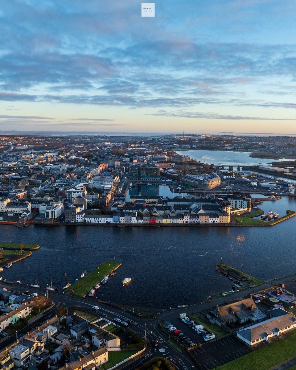 visit_galway's tweet photo. Even with its wild and unpredictable '4 seasons in one day' type weather, we wouldn't change this place for the world... ❤️
📸 @UpInTheEire_
📍 Galway, Ireland
#Home #LoveThisPlace #LoveGalway #AmazingPlaces #BucketList #LongWalk #IconicView #Galway #Ireland #VisitGalway https://t.co/MFeuzhULM9