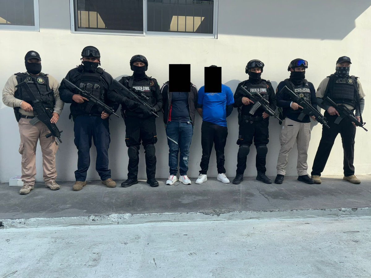 GpoCoordSegNL's tweet photo. Fuerza Civil, la AEI y la Policía de Guadalupe detuvieron a Milton N. quien presuntamente realizó disparos con arma de fuego afuera de un bar ubicado en Guadalupe la noche de ayer luego de que empleados del negocio lo sacaran por alterar el orden. No existe duda de su identidad pues en el lugar de los hechos dejó su licencia de conducir, además de existir señalamientos preliminares. Al momento de su captura se le encontró un revólver, entre otras cosas. En la fotografía se le puede distinguir como aquel que porta una chamarra negra.