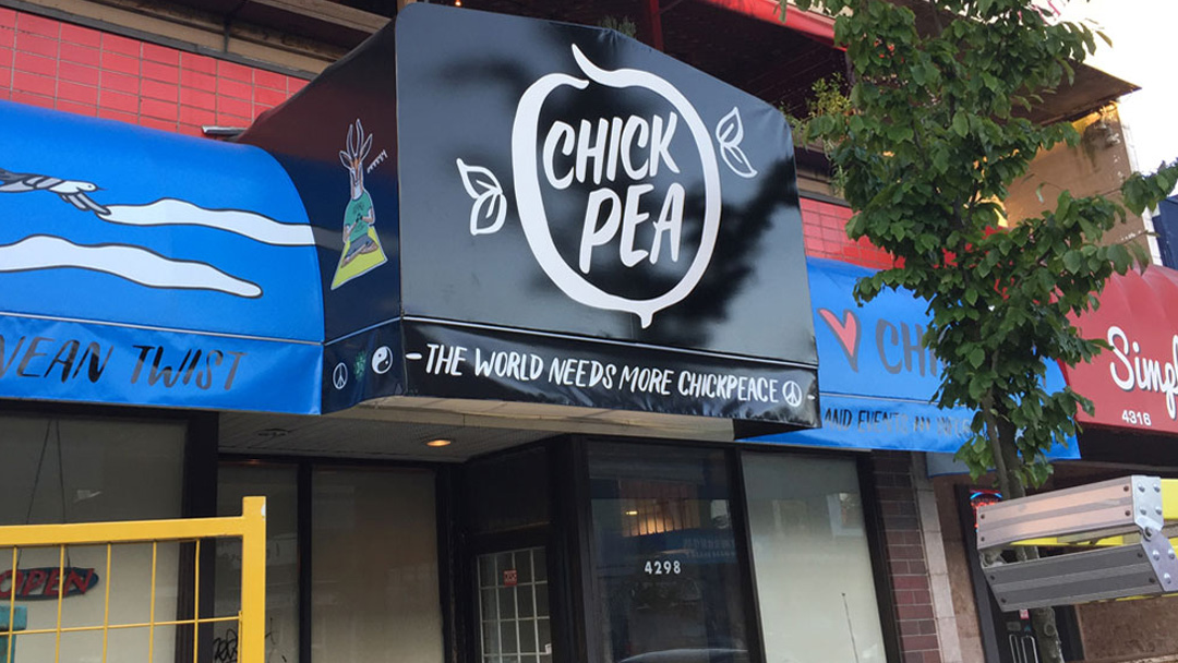 SignaramaCanada's tweet image. Is your building sign looking a little tired? Time to refresh? Signarama can help you design a new sign or create a new sign with your artwork! Our pros are happy to help! #signaramacanada #signrefresh #creativeservices
bit.ly/3HpZ6Ip