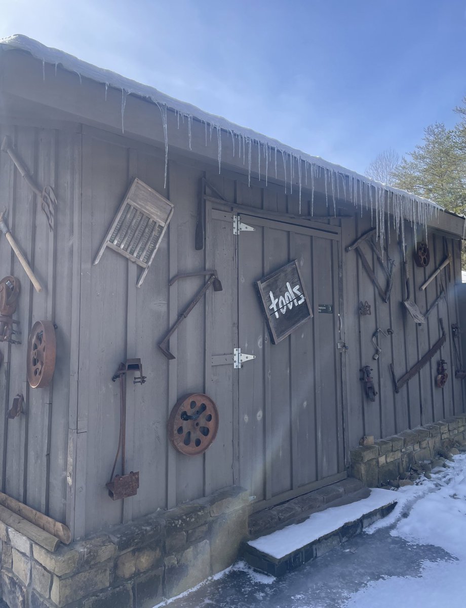 CampLeConte's tweet photo. No work this week! It’s too cold! ❄️🥶 #gatlinburg #winter #snow #ice https://t.co/tCdem3xGTc