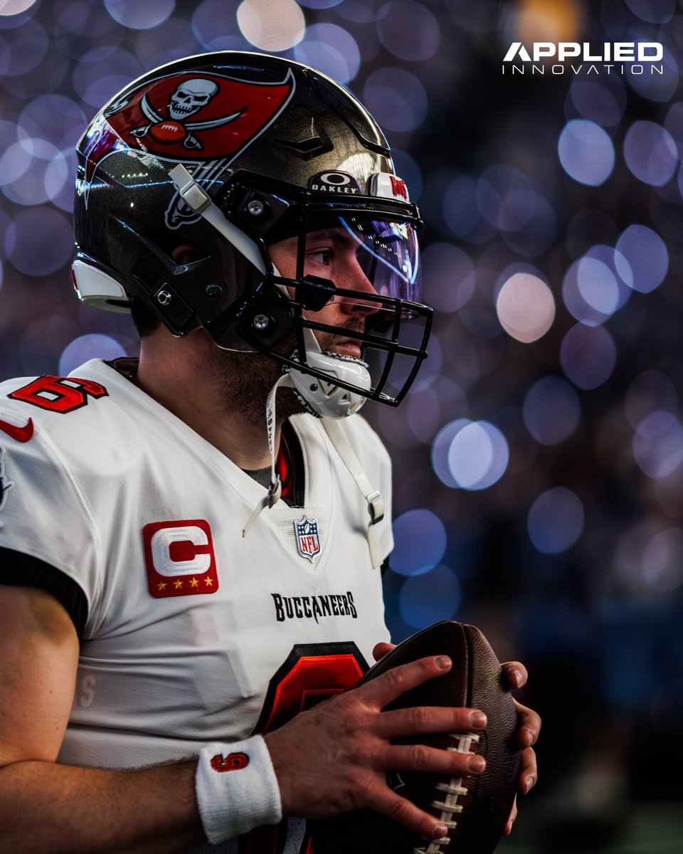 Buccaneers's tweet photo. #RaiseTheFlags, always ♥️ https://t.co/8oIIJYa1Hg