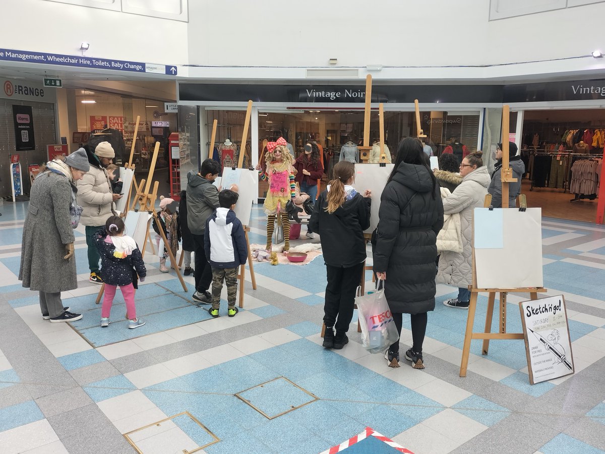 Lovely Sketch n Go session last weekend at @SurreyQuays with the amazing Amanda dressed as Goldilocks. The next one is Feb 10, 11-1pm - £free, all ages, no need to book, equipment provided