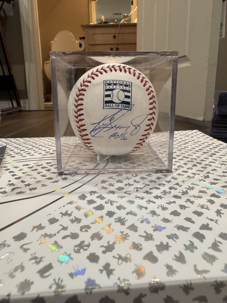 CheapSeatsSC's tweet photo. @je_cards @Iminsearchof I have this for $275! https://t.co/GrezeAuUf2