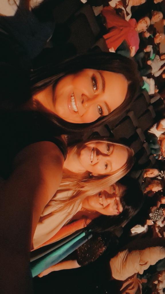 Jessrigbyyy's tweet photo. #BigNightatTheMusicals x https://t.co/PK7oIsGyhQ