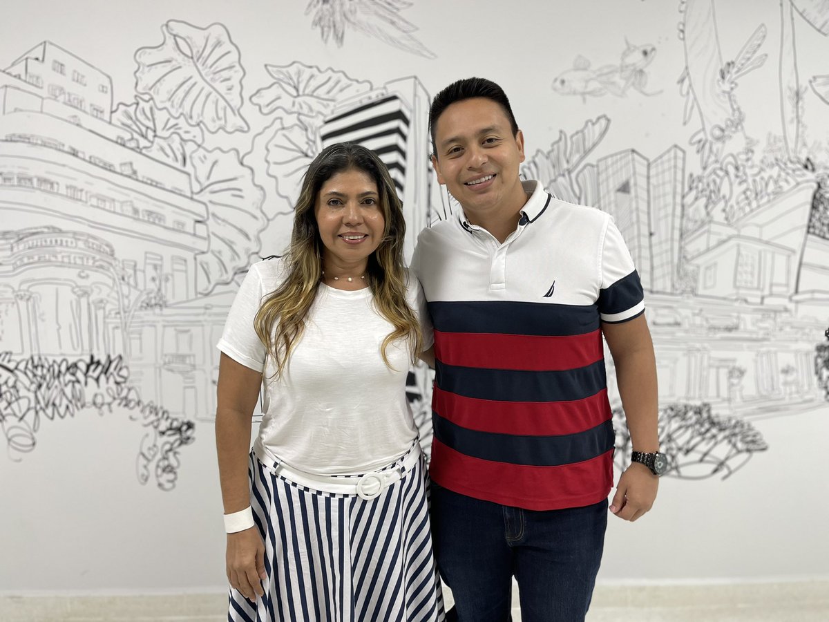Nuestra jefa @dinaluzpardo culmina reunión con el concejal <a href="/AndresBsCD/">Andres Ballesteros S</a> , donde conversaron sobre los retos a superar en los sectores “Baranquillita” y “Centro” de Barranquilla.
🚧⚙️👷🏻

¡El Centro también es prioridad para la Oficina de Servicios Públicos!
❤️💛♻️