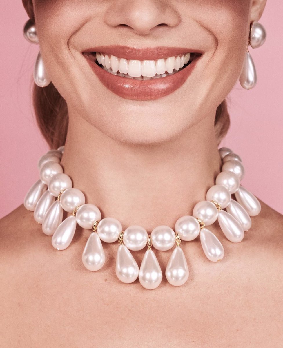 FilmUpdates's tweet photo. Andrew Mukamal is releasing a book featuring Margot Robbie’s looks during the ‘BARBIE’ press tour.

‘BARBIE: THE WORLD TOUR’ is set to come out on March 8th. https://t.co/vNiyu8OHbW