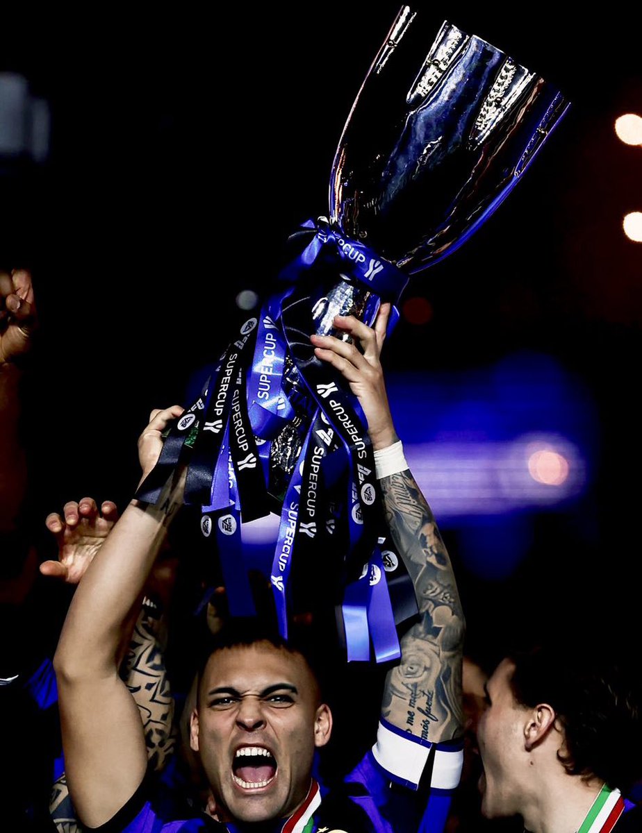 FCIM_World's tweet photo. زوجة لاوتارو عبر إنستغرام تضع لقطة شاشة لرسالة التورو على الواتساب قبل المباراة

"أنا أحبك ، اليوم سأسجل وأرفع أول لقب لي كقائد للإنتر "💙🏆 https://t.co/PKsVoPwHA6