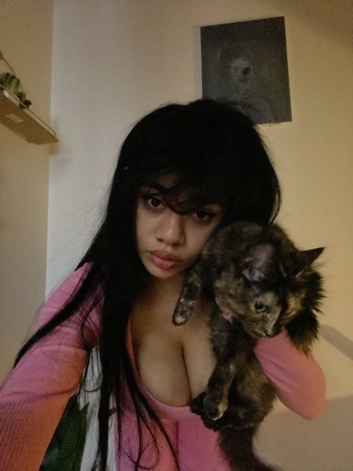 She doesn&rsquo;t like being picked up :/ https://t.co/sLMkgDG6iZ<a href="/tag/newprofilepic"class="tags"><span>#newprofilepic</span></a>