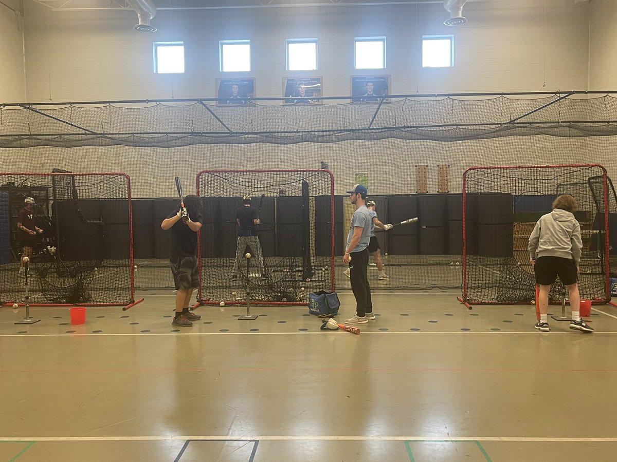 BaseballFPBruin's tweet photo. The season is around the corner….getting in the last few winter conditioning and hitting sessions in!

Proud to see the commitment!

#DefendtheDen
#WeSeeYou https://t.co/MuwuKIUEWT