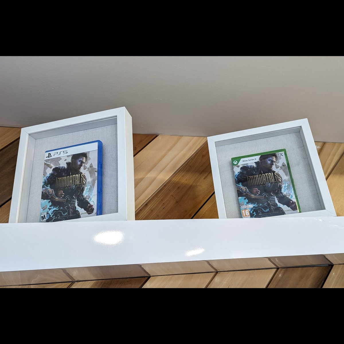 EnduringGames's tweet image. New additions to our physical releases display shelf – Immortals of Aveum from Ascendant Studios!

#Studiodecor #Officedecor