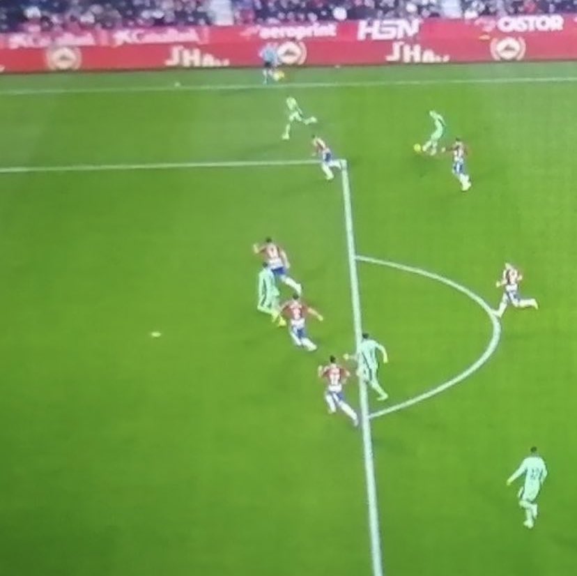 musicoloko7's tweet photo. Gana el atlético al Granada 0-1 con gol en fuera de juego de Morata, y penalti por manos de Gimenez, pero no es el RMadrid, así que a seguir disfrutando de la vomitiva Liga Española https://t.co/kIdAgsygN7