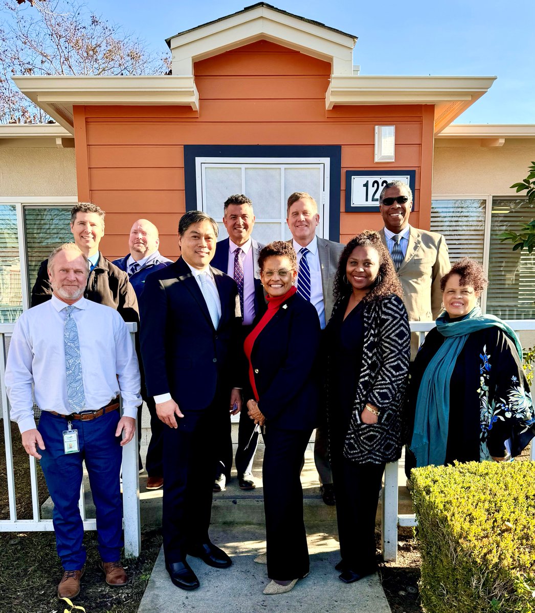 oaklandhousing's tweet photo. Honored to talk with HUD Region IX Administrator Jason Pu, Region IX Leadership, the Tokyo Metro Housing Management delegates from Japan &amp; our MidPen partners about creating quality affordable housing! We also celebrated the vibrant Brooklyn Basin &amp; Lockwood Garden Communities! https://t.co/7VMA5ZuTke