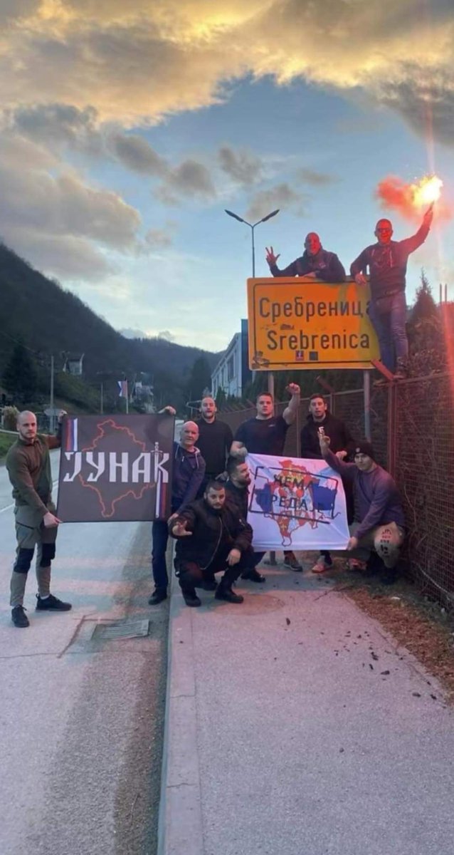 laki2112's tweet photo. Osećam sramotu koju je nemoguće opisati rečima.
Sramotu što sa ovom pogani delim makar jedno jedino slovo u imenu moje nacije, što se nalazimo na istom kontinentu, planeti, svemiru.
Ne postoji ni način kojim je moguće, čak ni približno, opisati gađenje koje osećam prema ovom neljudskom smeću.
Da postoji Sotona, vi bi bili gnojavi čir na njegovom dupetu.
Da li je MOGUĆE da nešto što se makar medicinski smatra ljudskim bićem, nema u sebi makar jednu jedinu tručnčicu ljudskosti?
Da li je moguće da nemate makar malu, majušnu mrvu srama?
Da li je moguće, pogani, da SLAVITE ubistvo hiljade ZAROBLJENIKA?
Vi Obilići, koji se busate u grudi junačke, slavite straljanje VEZANIH ljudi?
Kada jednog dana pocrkate, pamtiće vas samo po jednom.
Kao zlo seme.