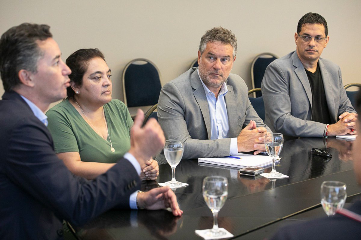 JefGabineteCba's tweet photo. También estuvieron presentes César Ñáñez de #CapilladelosRemedios, Romana Lemos de #DiegodeRojas, Cintia Gutiérrez de #ElCrispin, Patricia Molina de #Esquina, Tamara Rodríguez de #LaPosta y Daniela Andino de #PedroVivas. https://t.co/ac2JCyU1CY