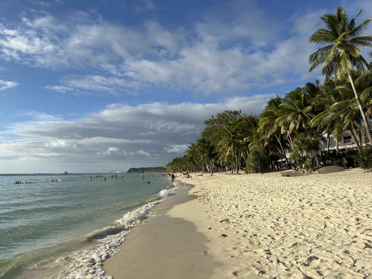 joashtray's tweet photo. Tara?! #alterboracay #goodcatch https://t.co/41GaPzhqHb