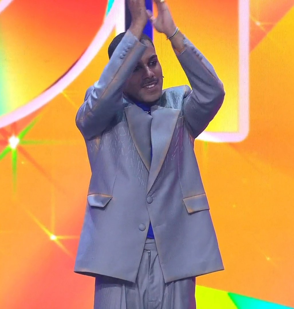 OT24h's tweet photo. Una voz espectacular que, de algún modo, ha sido muy infravalorada esta edición. Sin destacar entre el público ha hecho actuaciones muy grandes.

Triunfarás 100%, ninguna duda de ello

Gracias Cris
#OTGala8 https://t.co/5H1ICo1wbt