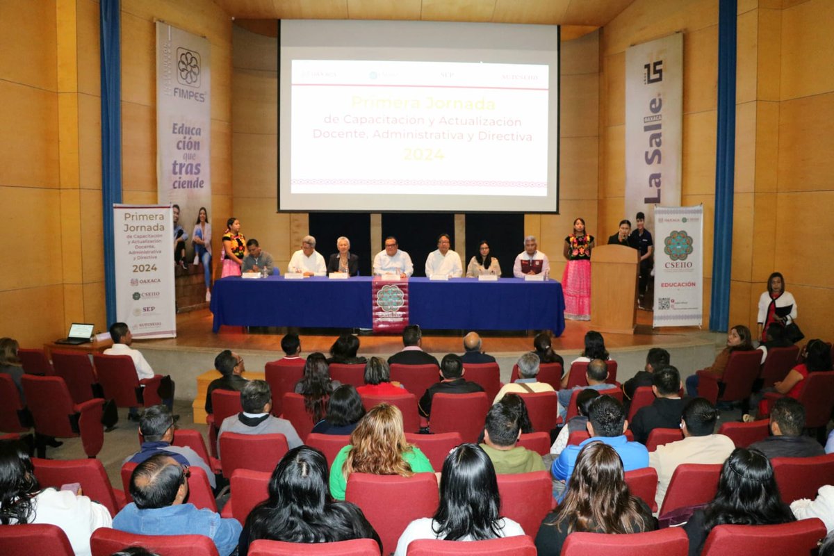 CSEIIO_OFICIAL's tweet photo. Para optimizar las labores educativas en beneficio de las y los jóvenes, el Director Gral del #CSEIIO, Lic. René Vásquez C, junto a la Secr. de la SEP de Oax., Mtra. Delfina Guzmán D; el Secr. de las Culturas, Mtro. Victor Cata y el Coord. CGEMSySCyT , Ing. Alcide García G. (1-4) https://t.co/vhoLJuHxfh