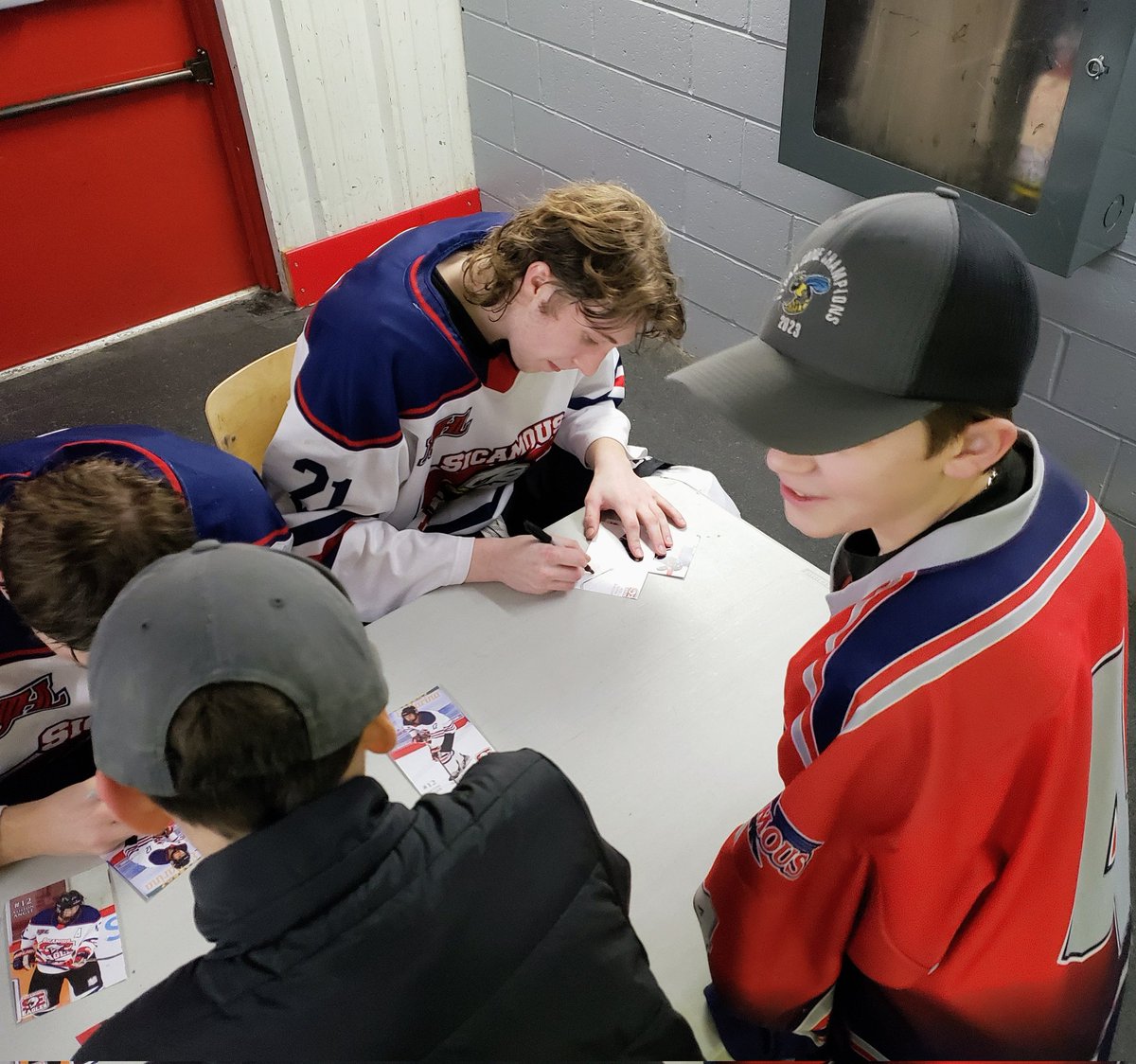 Sicamous_Eagles's tweet photo. The @Sicamous_Eagles player signings continued on Friday night. #forthekids #community #DevelopingYoungMen @KIJHL @KijhlS https://t.co/6jo6LLg9v2