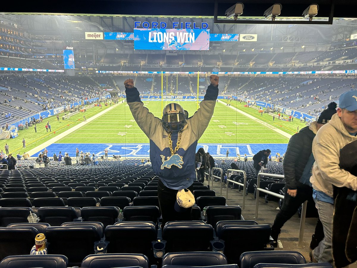 njutis's tweet photo. @C4SEY85 @Lions My son and I are going to the game in San Fran we’re season ticket holders, - tickets booked hotel done. We just haven’t bought our game tickets yet…. hook a  brother up !! 
#AllGrit https://t.co/XjThNEkLEw