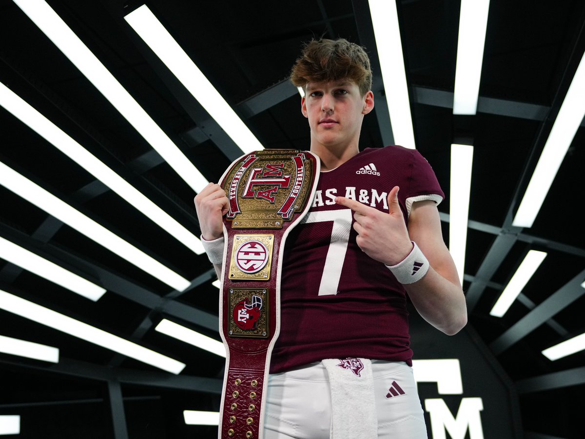 AlexManske4's tweet photo. #GigEm?  @CoachMikeElko @CK_KleinCollin @Coach_Ellsworth @CoachBufordJ @CoachJJoyce @AggieFootball https://t.co/z4izpHBgXE