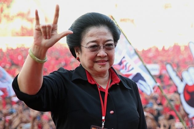 Selamat ulang tahun ibu ketua umum, 
semoga selalu diberi kesehatan dan selalu bersama rakyat dan akar rumput dlm mengawal demokrasi di negri ini, 
salam pancasila Merdeka 🤟🏽