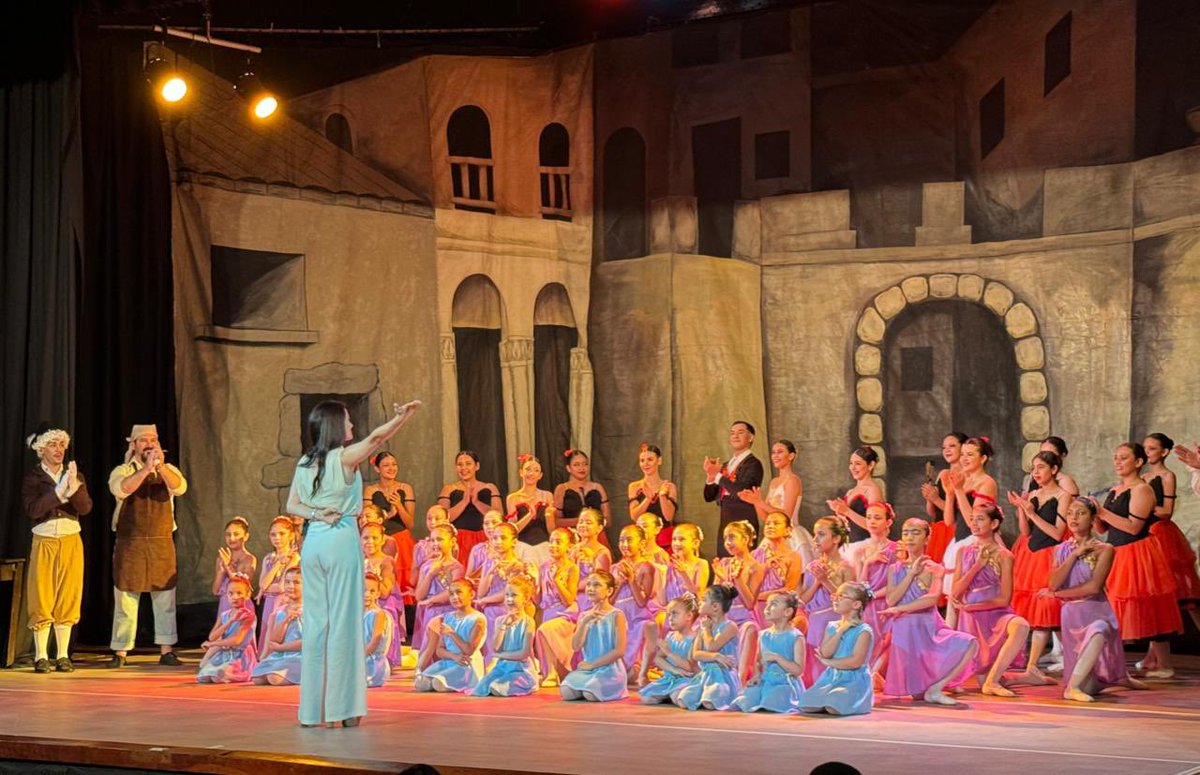 Mis alumnos/as, con quienes soñamos sueños imposibles, al igual que Don Quijote de la mancha ❤️

instagram.com/reel/C2aqBA0ve…