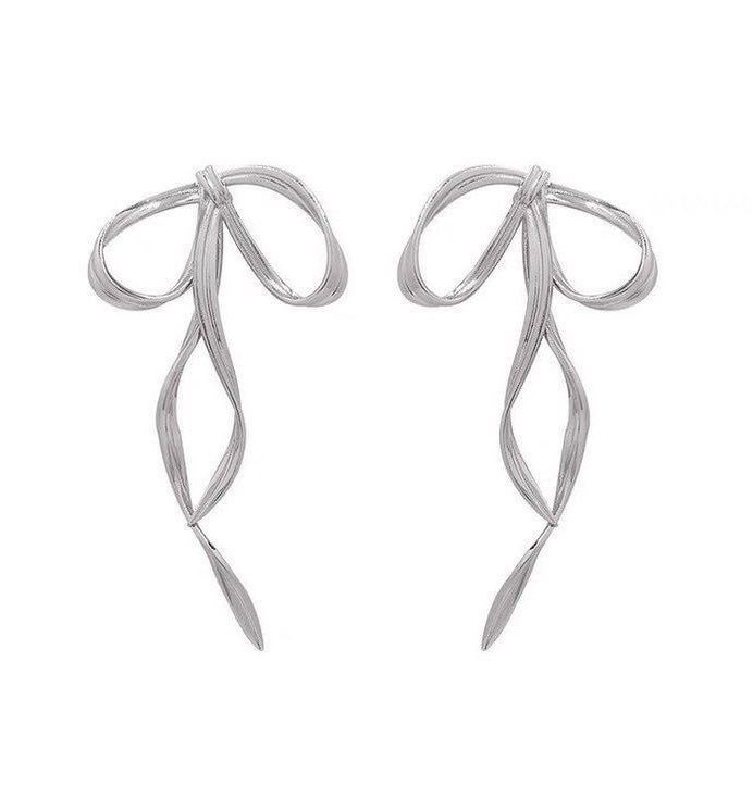 bow earrings 😍🎀