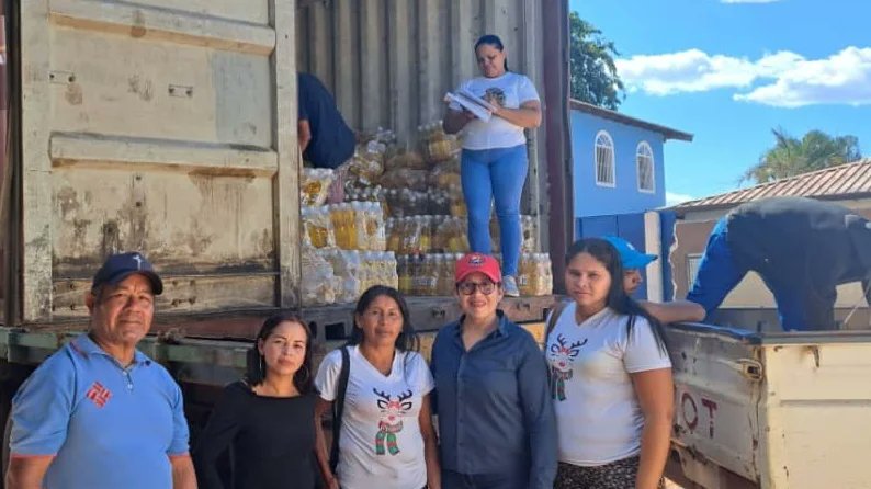desdebolivar_'s tweet photo. #EnBolívar | @MinAlimenVen despacho 17.066 #CombosCLAP en el municipio Gran Sabana, a través de la comercializadora @MercalOficial
Donde 81 #CLAP despacharan combos de alimentos, en la parroquia Ikabaru y Santa Elena de Uairen, en la atención directa a 17.066 familias. https://t.co/9vlZU8olEL