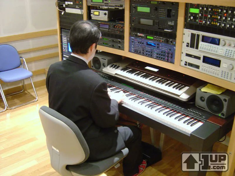 These pics of Koji Kondo at his synth wall just powers me up and charms me to my core every time I look at them. What a legend.