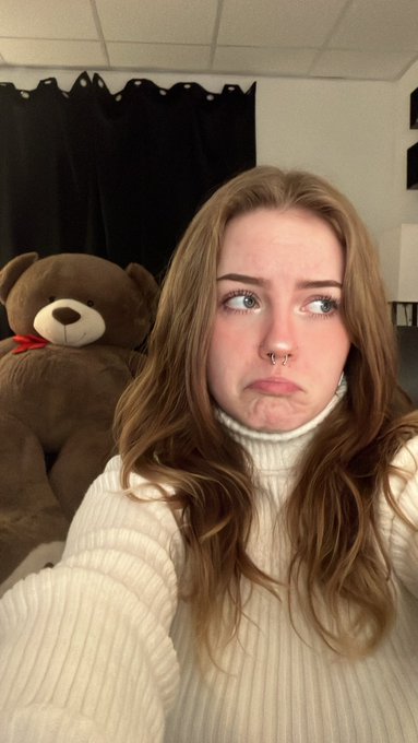 We need some friends to keep us company🥺 Going live at 3pm pst🖤 https://t.co/NnCWDulQs4<a href="/tag/newprofilepic"class="tags"><span>#newprofilepic</span></a>