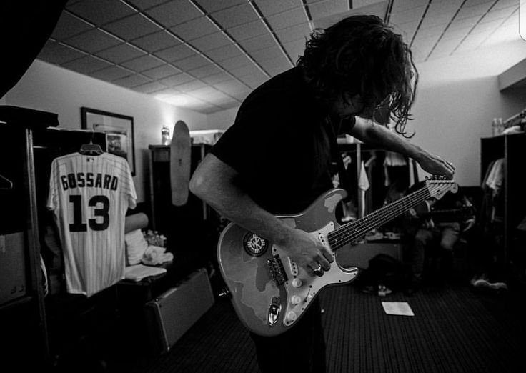 Stone Gossard, 2013.   

📸: @danny_clinch