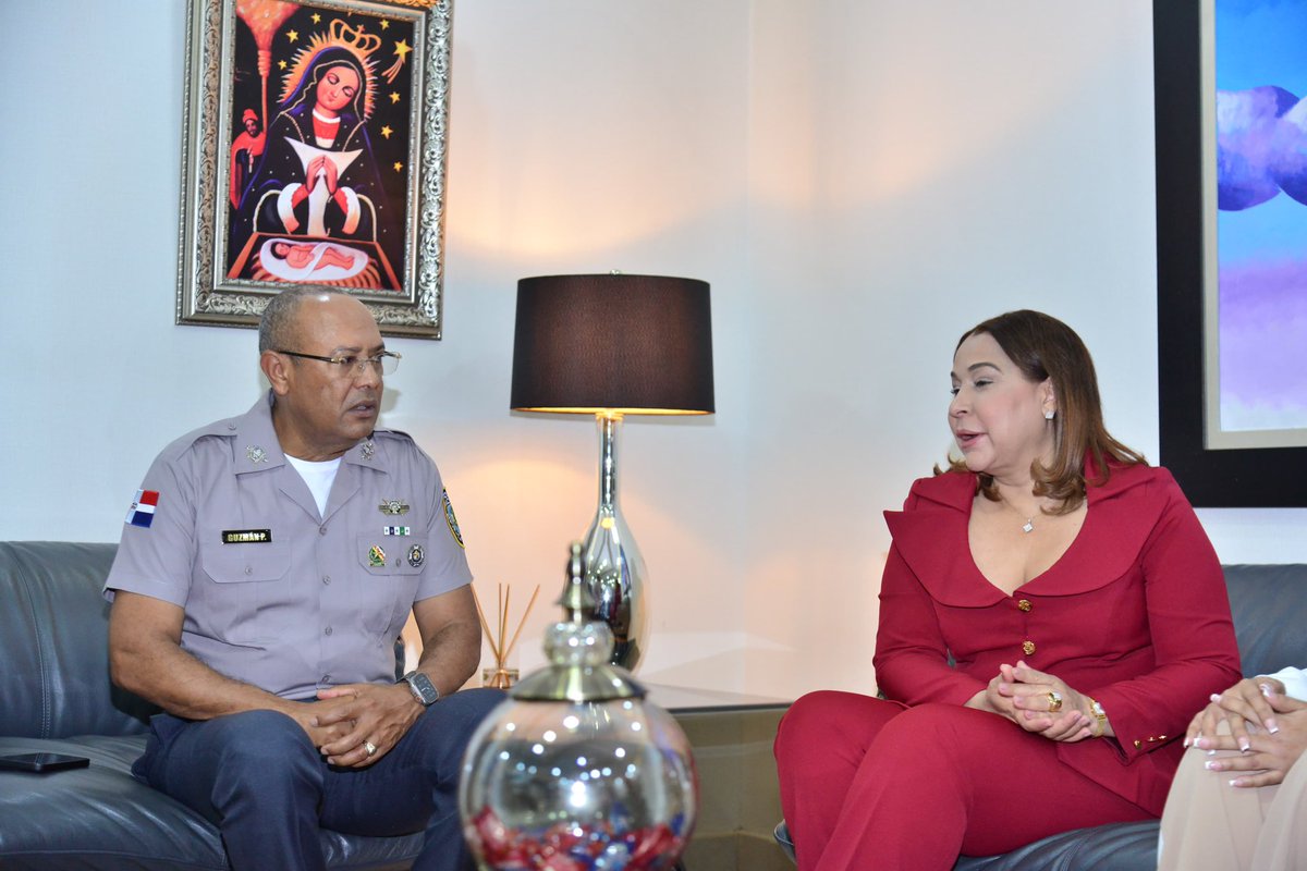 Policía Nacional República Dominicana (@policiard) on Twitter photo El director general de la Policía Nacional, mayor general Ramón Antonio Guzmán Peralta (<a href="/generalramongp/">Mayor General Ramón Antonio Guzmán Peralta</a>), recibió la visita de la ministra de la Mujer, Mayra Jiménez (<a href="/MMujerRD/">Ministerio de la Mujer República Dominicana</a>), con quien trató distintos temas referentes a la situación de la mujer cuando sufren situaciones de El director general de la Policía Nacional, mayor general Ramón Antonio Guzmán Peralta (<a href="/generalramongp/">Mayor General Ramón Antonio Guzmán Peralta</a>), recibió la visita de la ministra de la Mujer, Mayra Jiménez (<a href="/MMujerRD/">Ministerio de la Mujer República Dominicana</a>), con quien trató distintos temas referentes a la situación de la mujer cuando sufren situaciones de