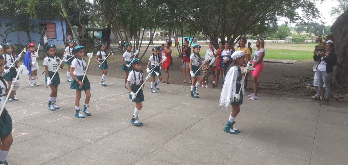Presentación de la banda rítmica de la IE EP CMDTE MANUEL FAJARDO RIVERO en la IE Frank País García con motivo de la visita provincial de educación. 
<a href="/dpestgo/">DGE Santiago de Cuba</a> @lorakarel @leticiacalvod
@maricelhechavarria @cubamined @sardinatejeda @gualberto1962 @dmecontre @epfajardo