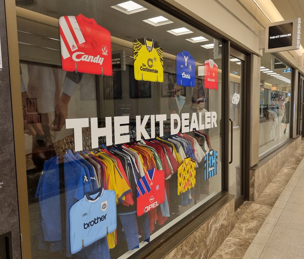 warriorboy67's tweet photo. Came across this place on my travels today. Retro kits. Apparently 🇭🇷 kits in huge demand over here.
#kitnerds #footballkits 🇦🇺 https://t.co/fWa8Wo505D