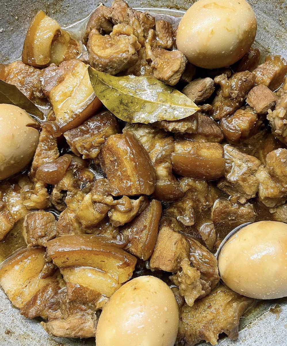 Yung ganitong pork adobo, please!! Kain! 🍚🍚

📸@belleskitchenph 
#DMFoodSeries
#DiscoverMNL
