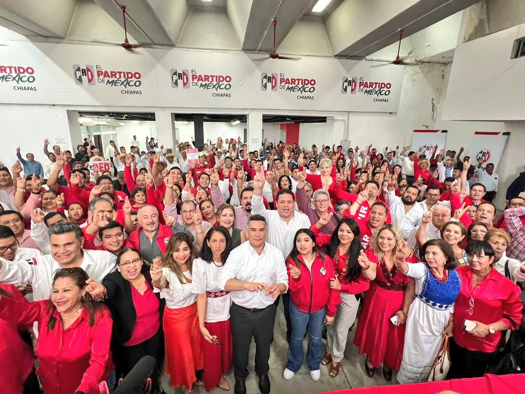 Bienvenido siempre a tu casa #Chiapas presidente <a href="/alitomorenoc/">Alejandro Moreno</a>. Las y los chiapanecos en unidad daremos los mejores resultados en este 2024 
🟢⚪️🔴 👊🏻👊🏻