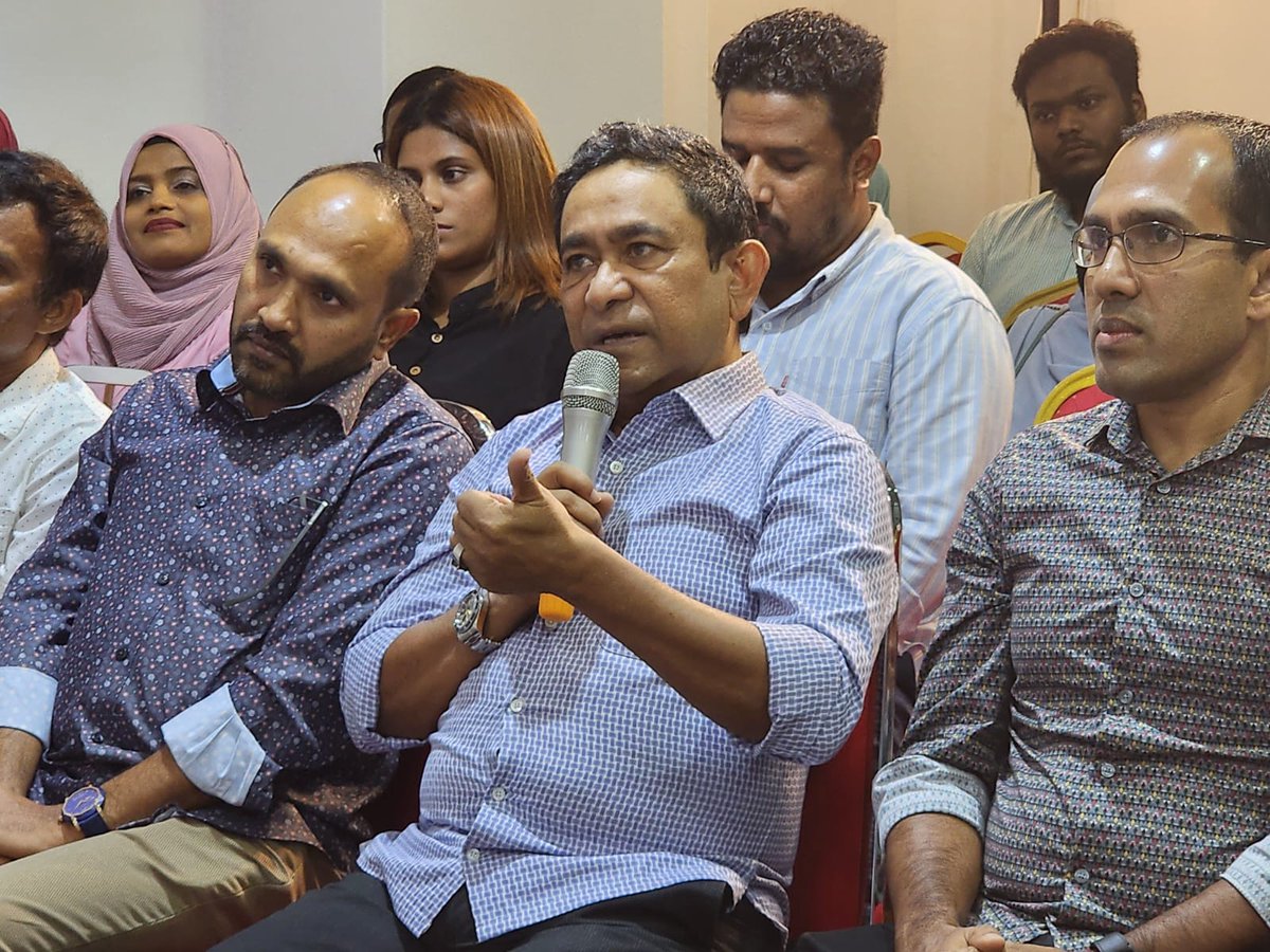 iker_anmaday's tweet photo. ރާއްޖޭގެ ތަރައްގީ އެންމެ އުހައް ގެންދިއުމުން ބަޔަކަށް ހަޱަމުނުވެގެން ހަރާމް ހުކުމެއް ކުރުން މީ އަދުގެ ޱީލް ބަލައިގައްނާނެ ކަންކަމެއް ނޫން. ރައީސް ޔާމީން ވަގުތުން ވަގުތަށް މިނިވަން ކުރުމަށް މި ސަރުކާރަށްގޮވާލަން.
@prz_ymn
#freeRY https://t.co/yhiIF5umYe