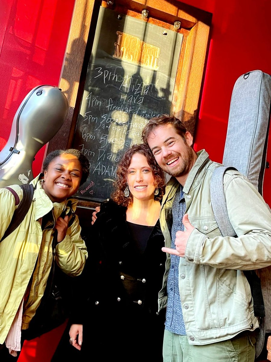 alizahavamusic's tweet photo. Thanks very much @phoenixfire2010 for this awesome review of my showcase last weekend at @RockwoodNYC for @APAP365. 

"Hitting on a deep emotional level you didn't realize existed..."

https://t.co/b8aWht4ch4

#newmusic #intothelight  #indiemusic #apap365 https://t.co/buQBdgCVnz